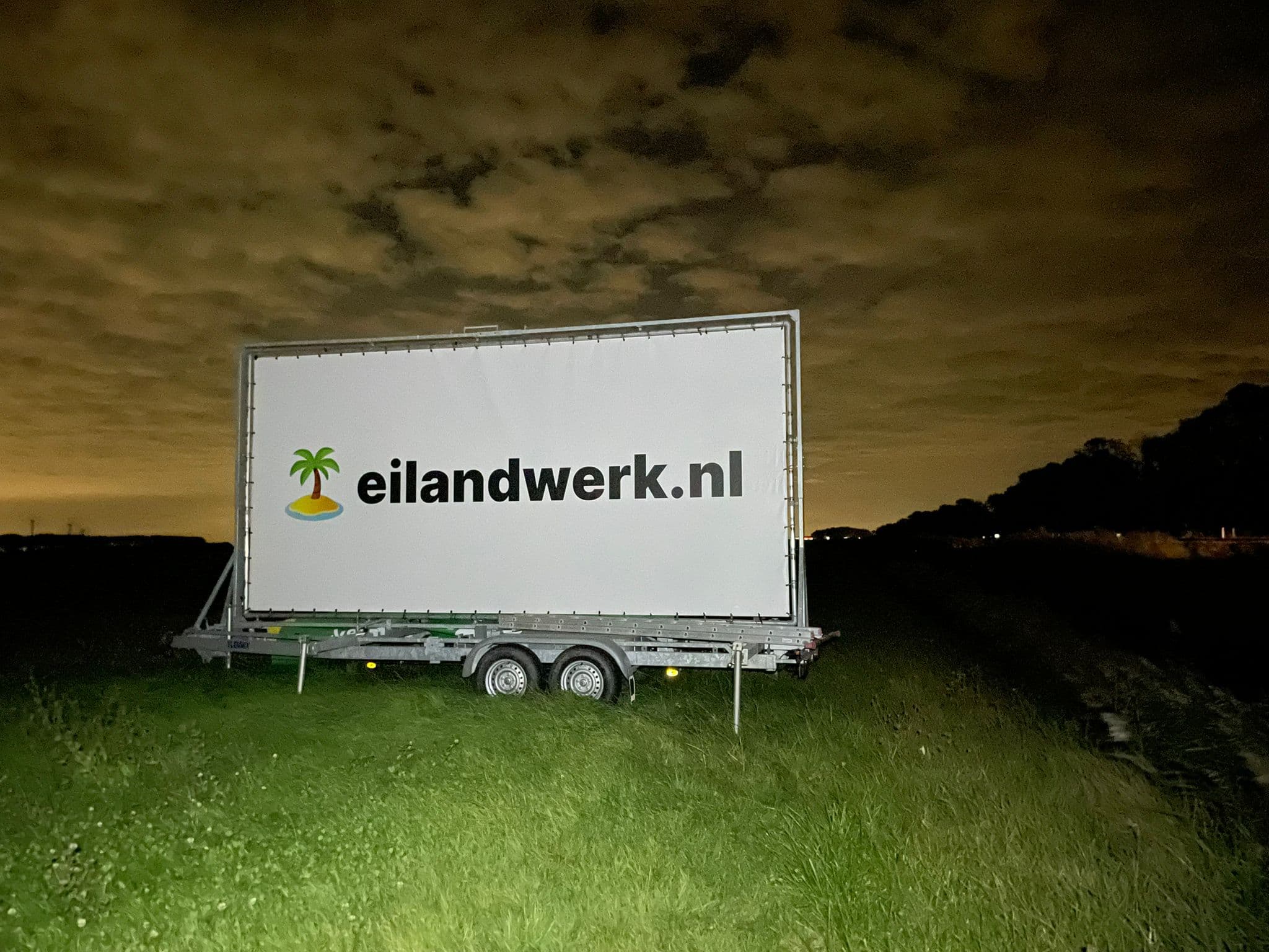 eilandwerk.nl billboard langs de weg op Goeree-Overflakkee